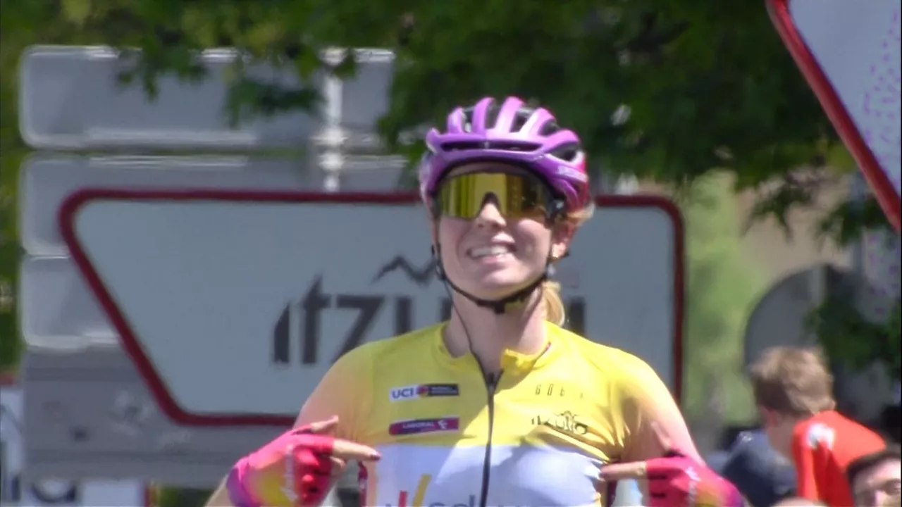 Demi Vollering txirrindularia