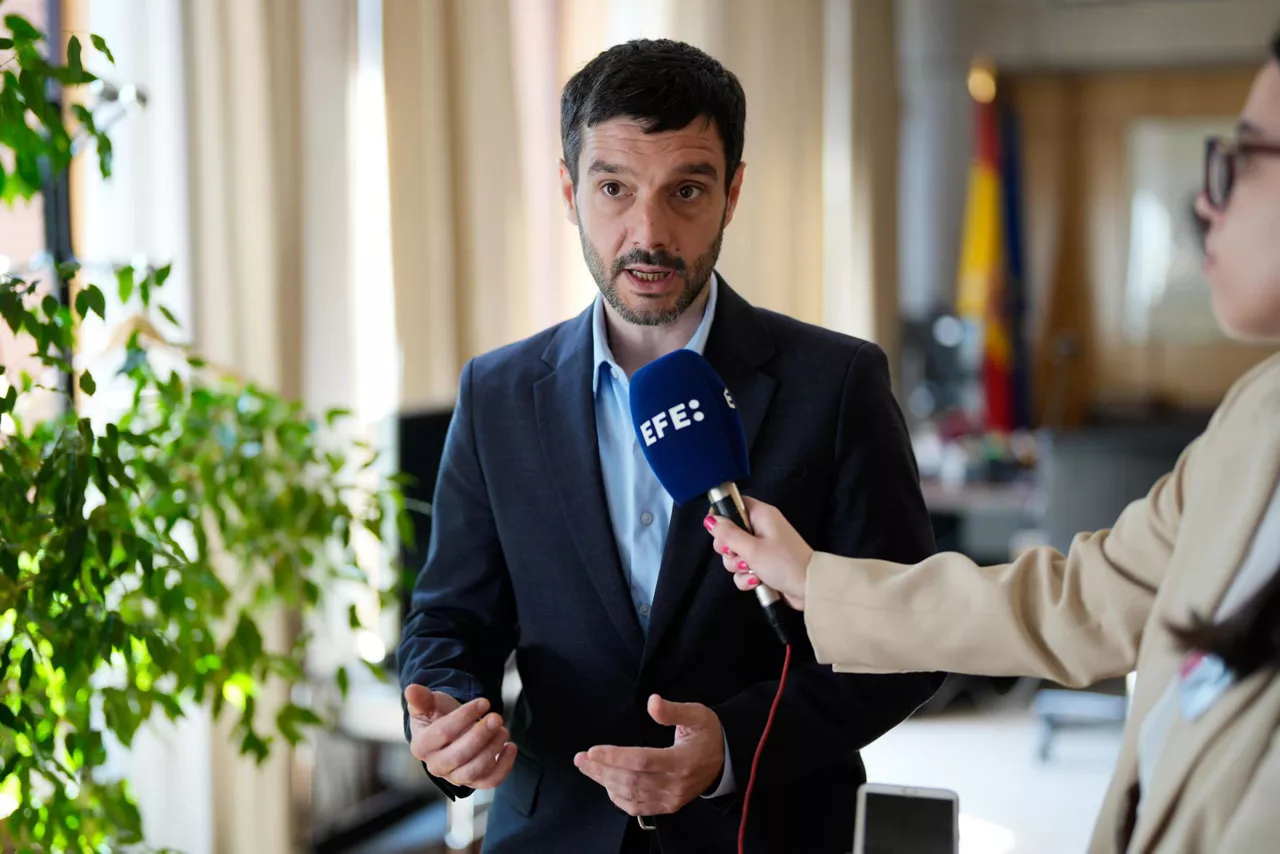 Bustinduy-ministro-Derechos-Sociales-efe