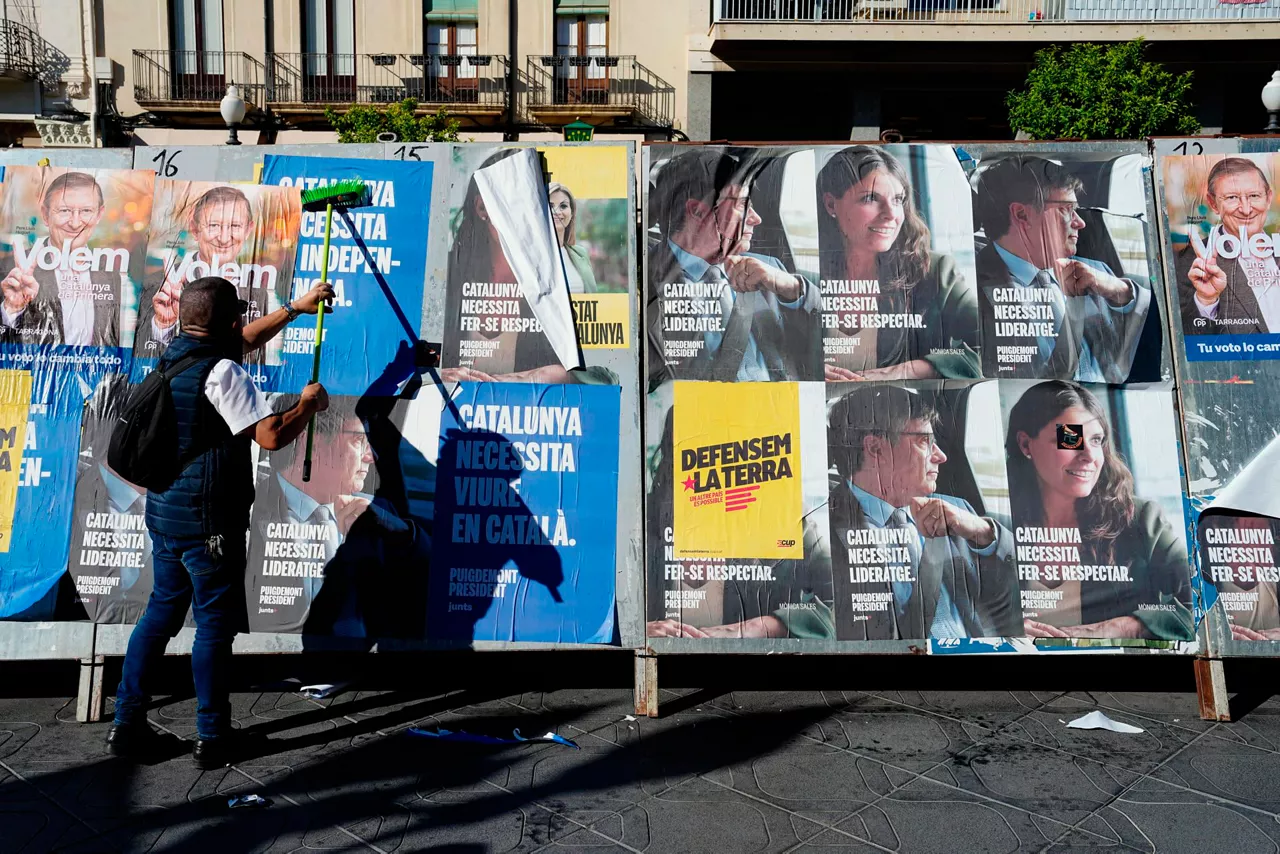 carteles-tarragona-12M-efe