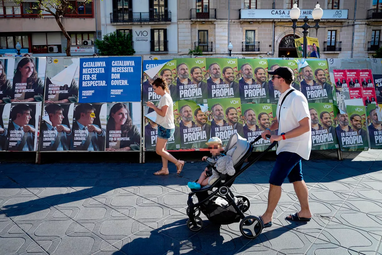 carteles-tarragona-elecciones-cataluña-12M-efe