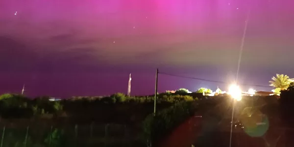 Aurora boreal en Hondarribia.  Foto: Xabier Zendoia