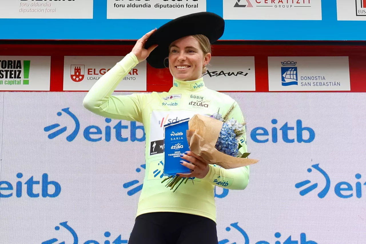 demi_vollering_itzuliawomen2024_txapela_EFE