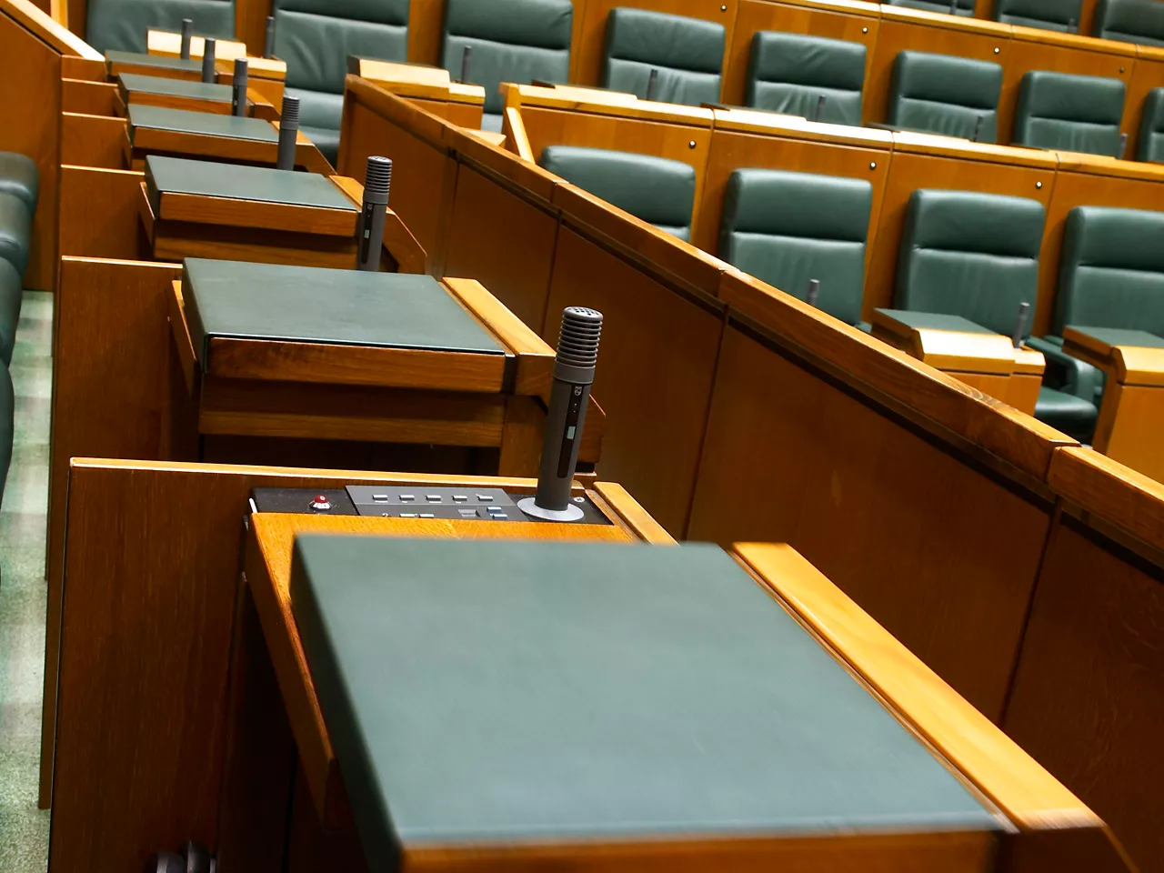 escaños- eserlekuak parlamento-vasco-legebiltzarra