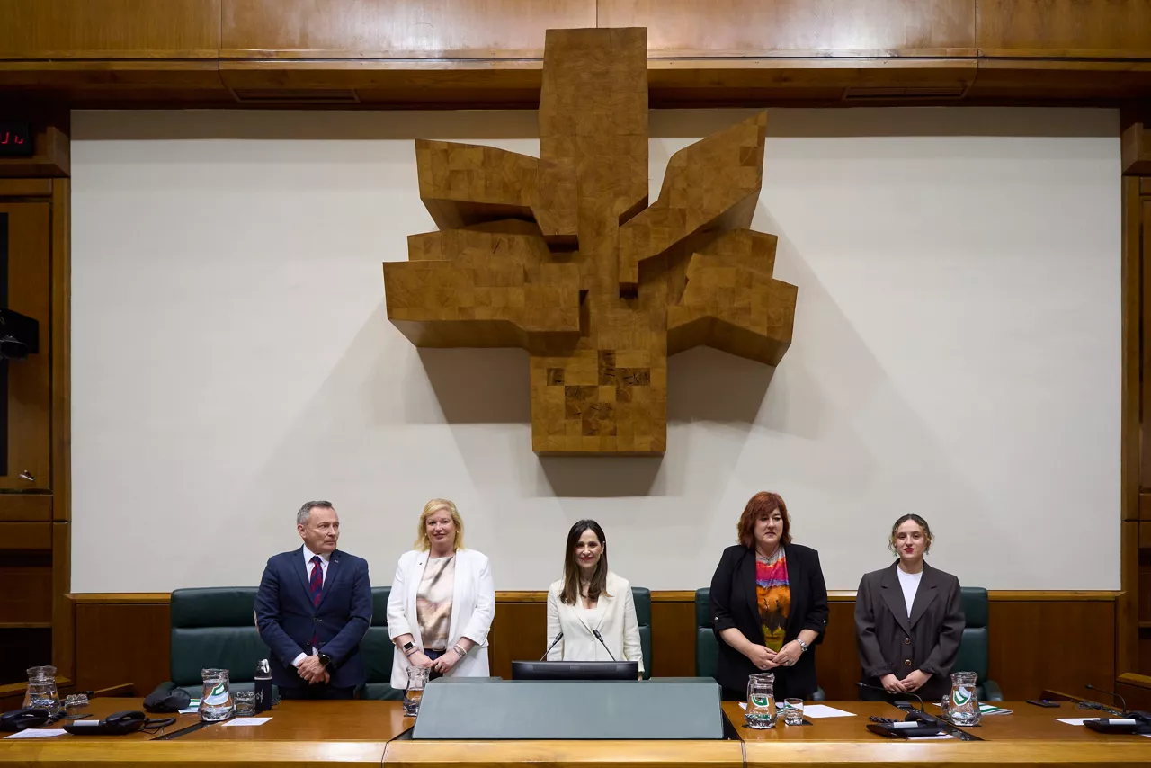 nueva-mesa-parlamento legebiltzarreko mahai berria-efe