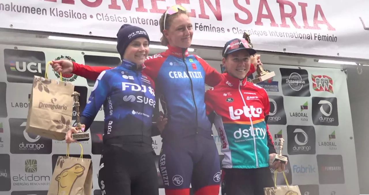 De izquierda a derecha: Muzic, Kerbaol y De Jong. Foto: EITB