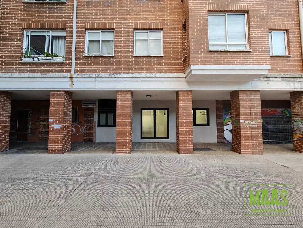 De bajo comercial, bajera, a vivienda