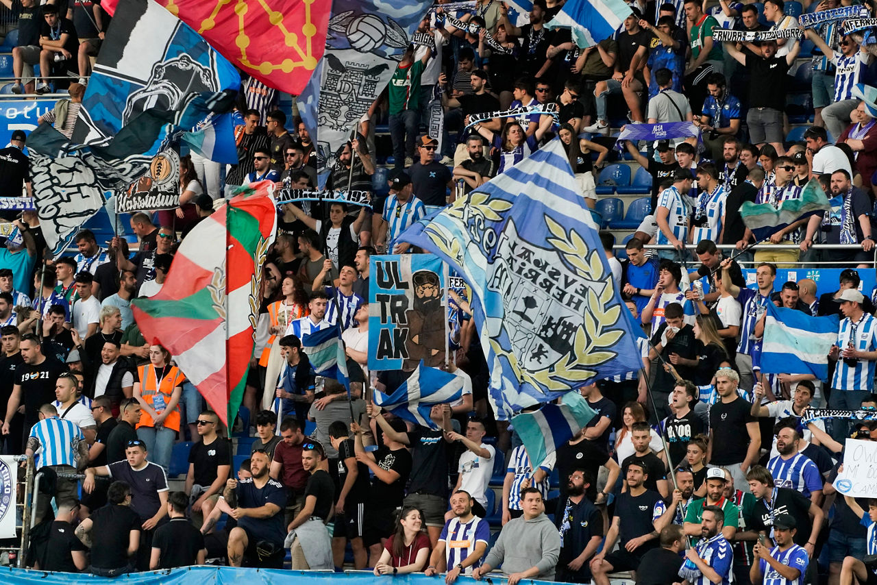 Aficionado babazorro vende la camiseta regalada por el Alavés por Internet
