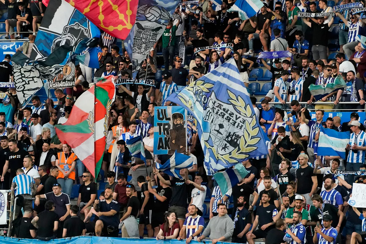 Aficionado babazorro vende la camiseta regalada por el Alavés por Internet