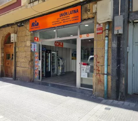Las remesas de dinero enviadas en los locutorios aumenta.