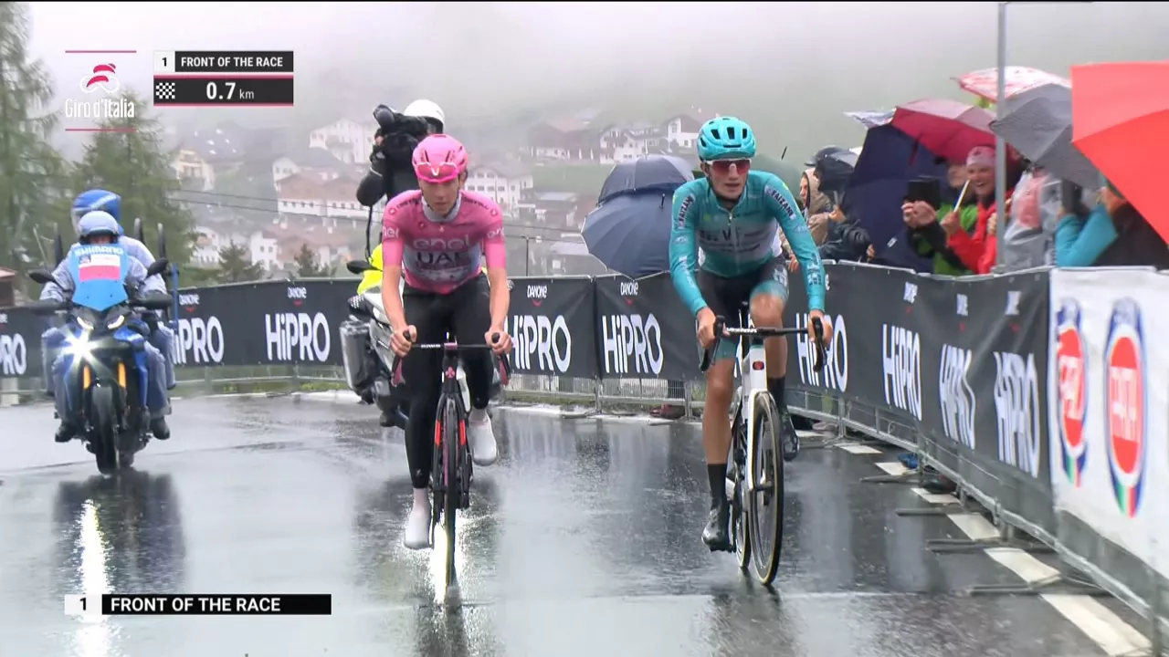 20240521173401_tadej-pogacar-giulio-pellizzari-uae-bardiani-italia-giroa-2024_