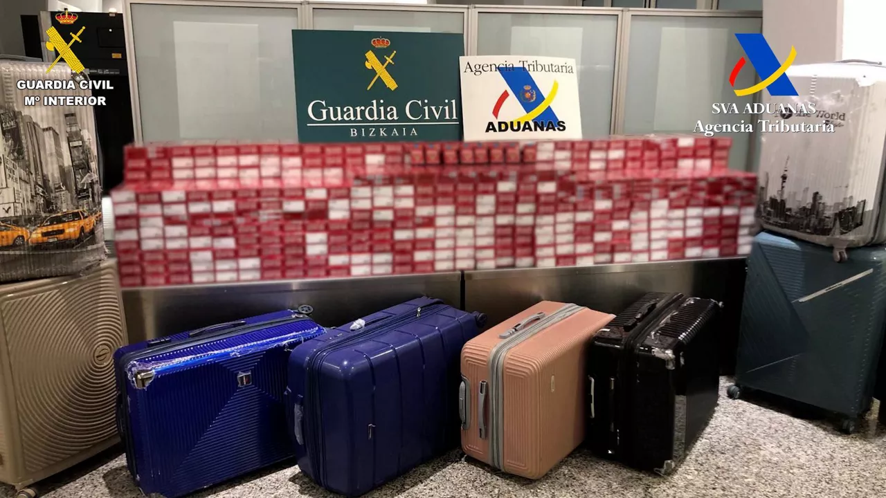 6.000 cajetillas de tábaco incautadas en el aeropuerto de Bilbao