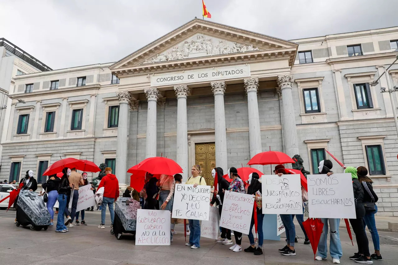 protesta-congreso-diputados-proxenetismo-ley-efe