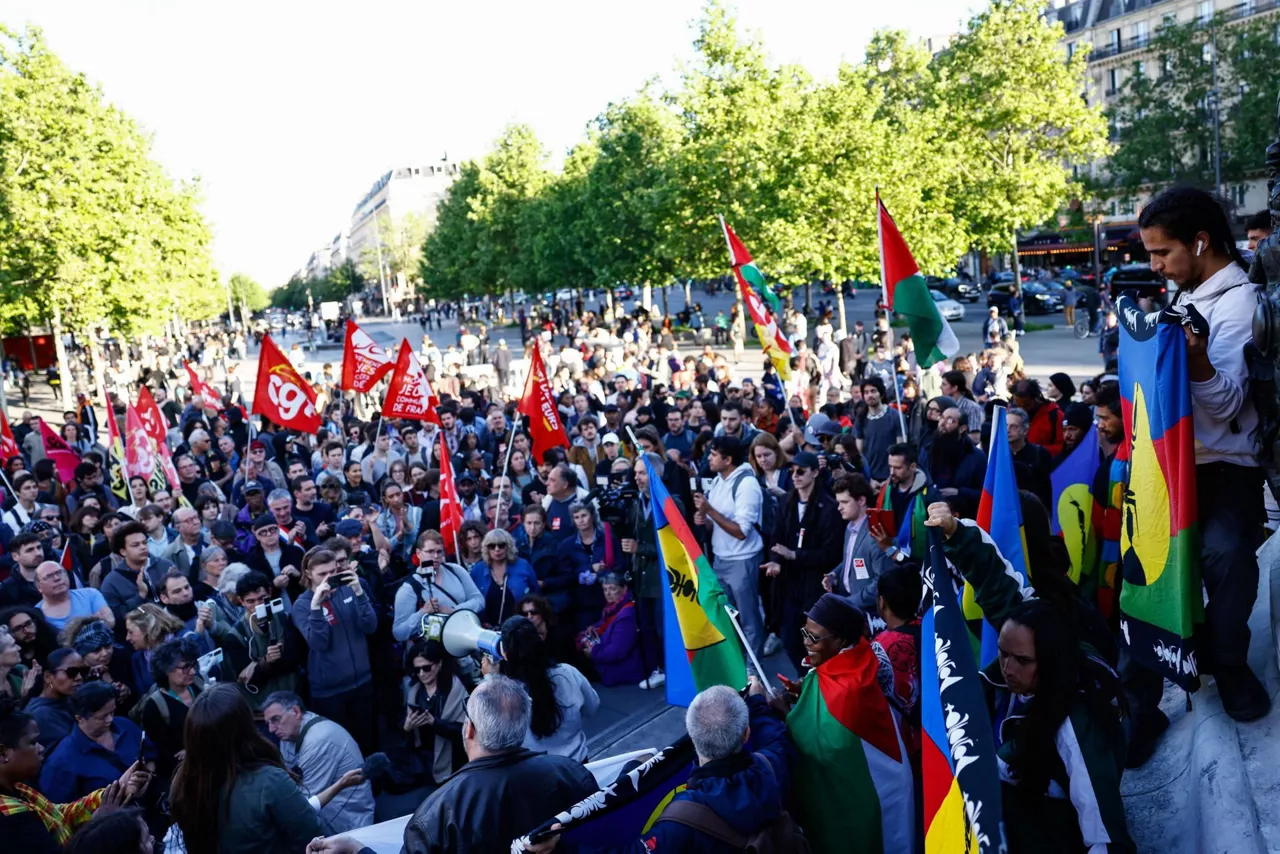 protesta-activistas-caledonios-paris-efe