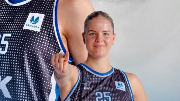 BECKY_MASSEY_IDK_EUSKOTREN_TWITTER