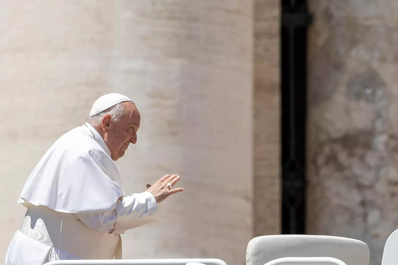 Papa Francisco aita santua