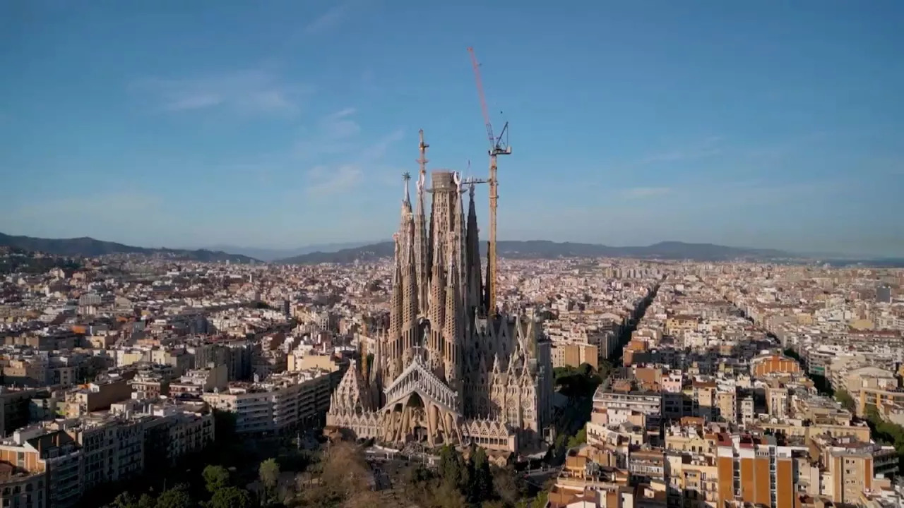 20240602192013_sagrada-familia-grua_