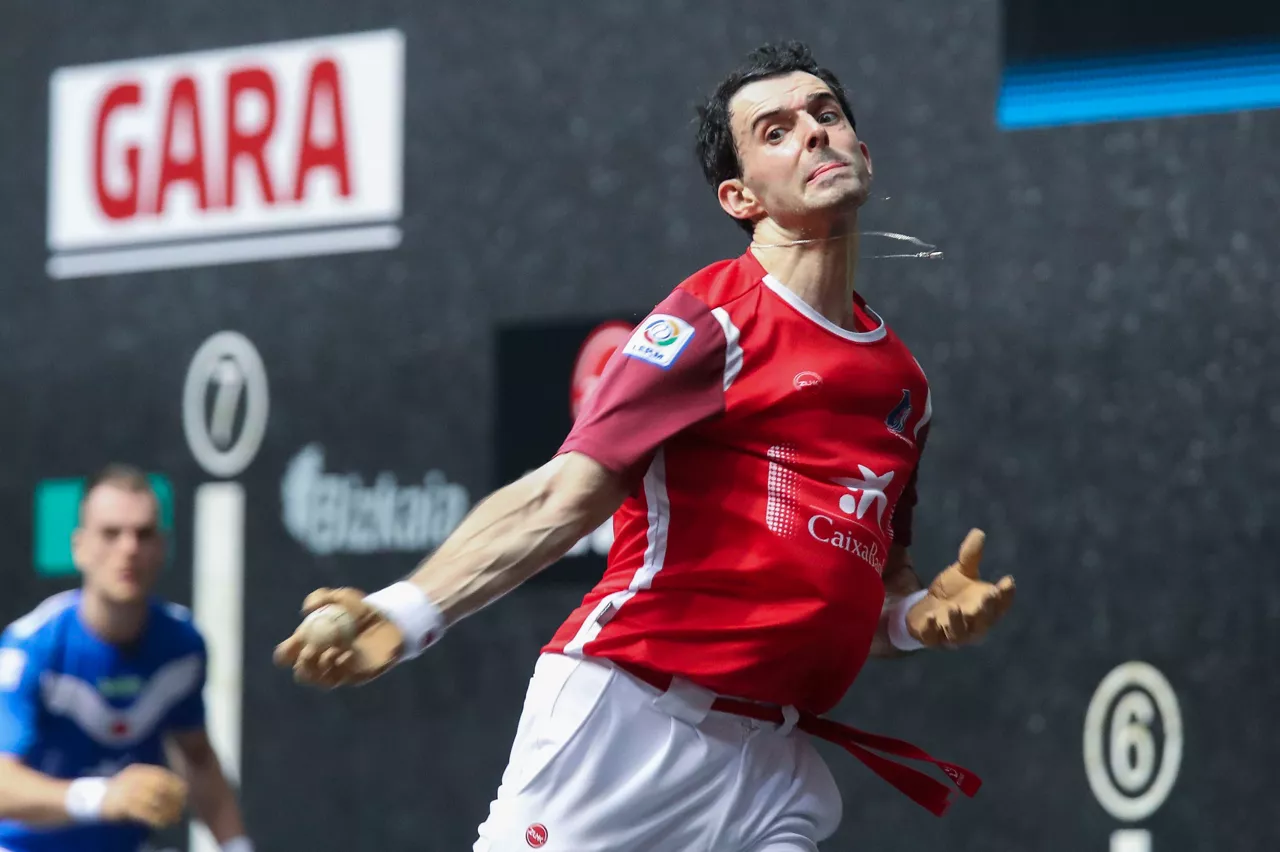 Jokin Altunak bursitisa du eskuin ukondoan. Argazkia: Efe.