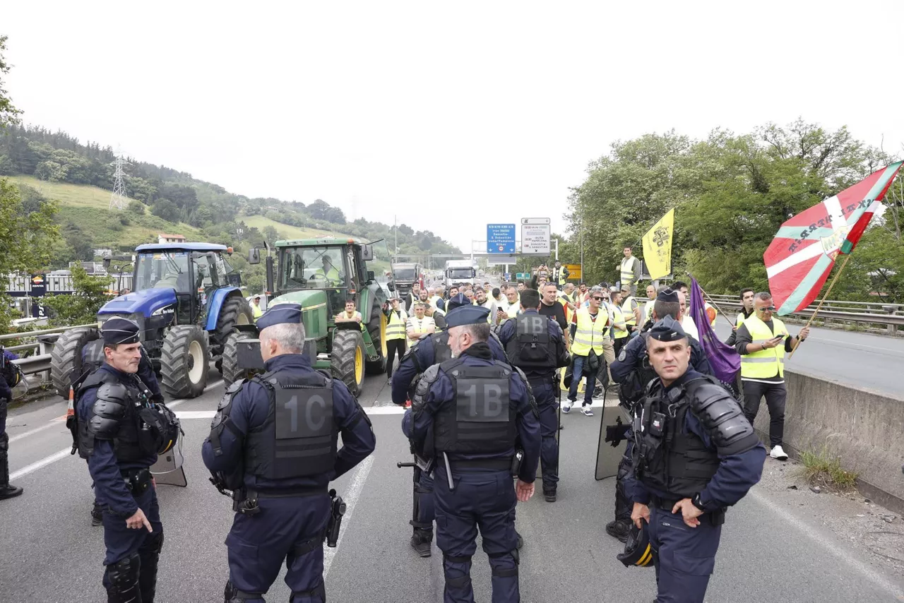 tractores-protesta-biriatu-efe