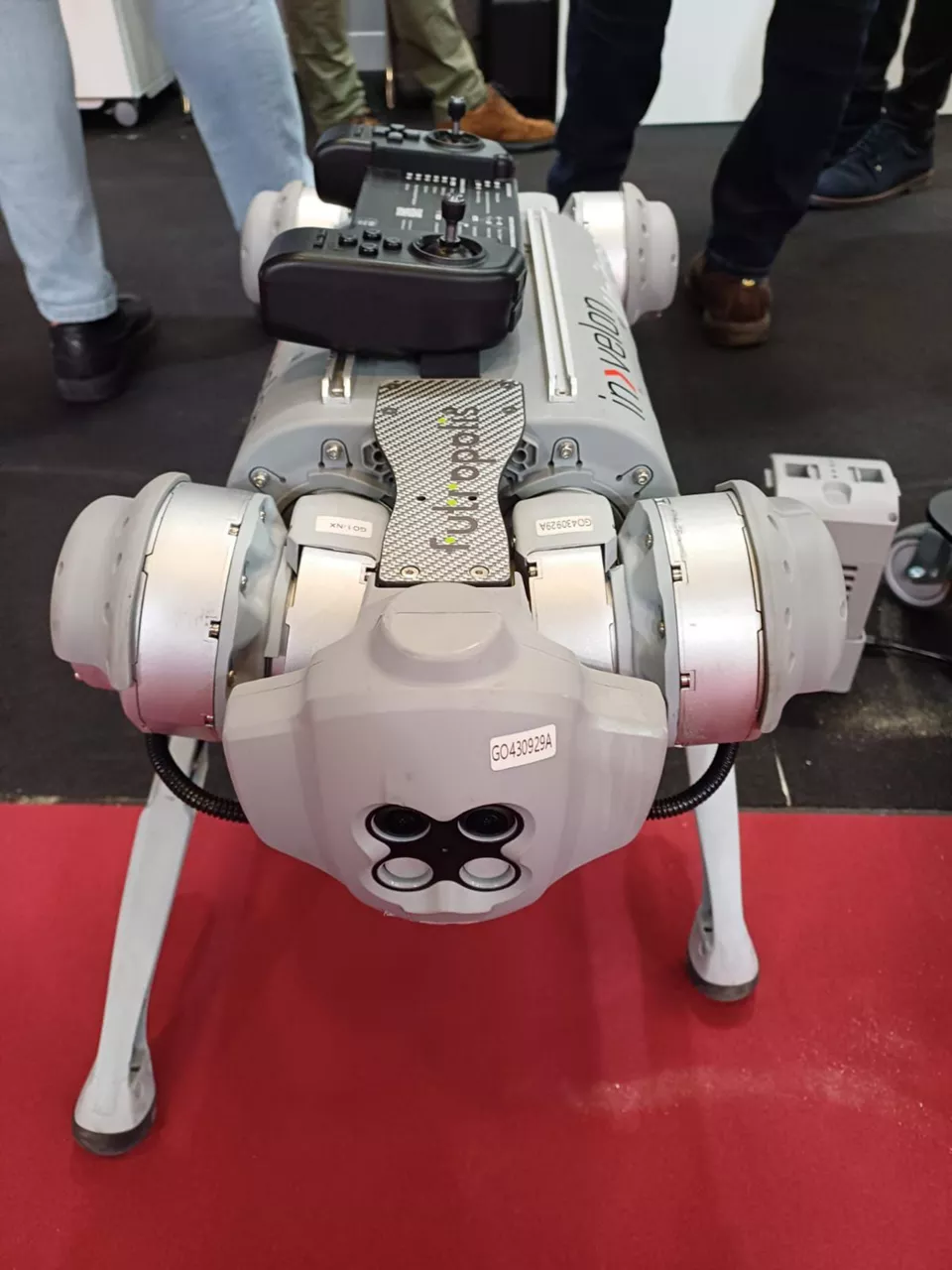 Robot de la Bienal de la Máquina-Herramienta.