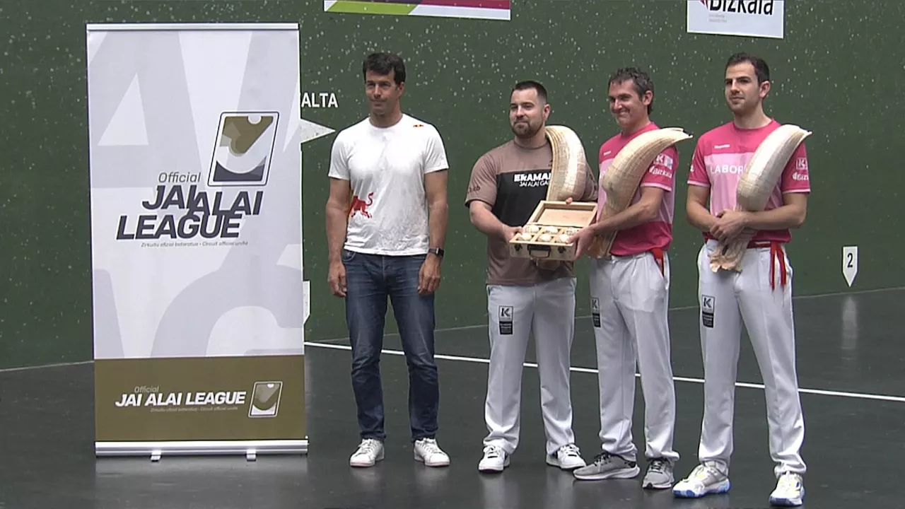 Iron Cup material hautaketa