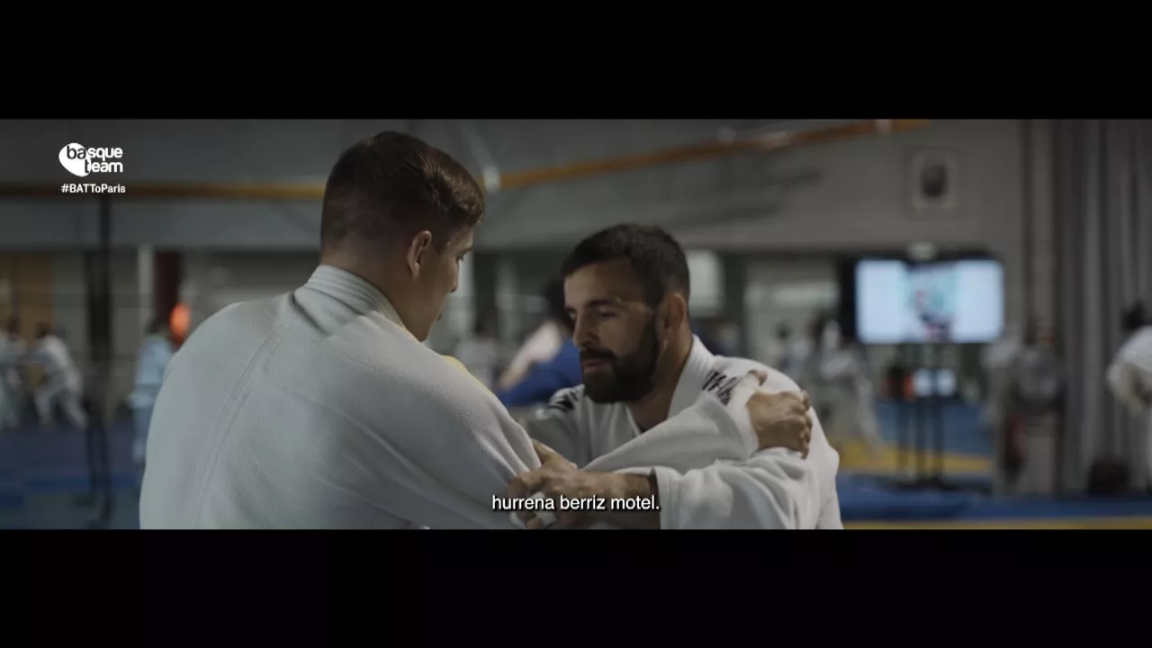 Bat To Paris: "Amets bati lotuta"