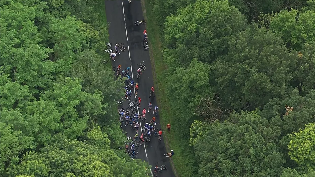 Caída multitudinaria en la 5º etapa del Dauphiné