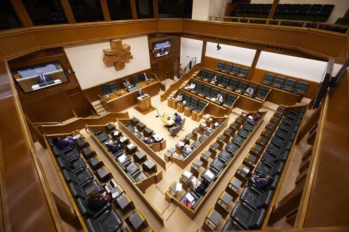 El tenso encuentro de Pradales, Otxadiano, Andueza y Urkullu, a una semana del pleno de investidura.