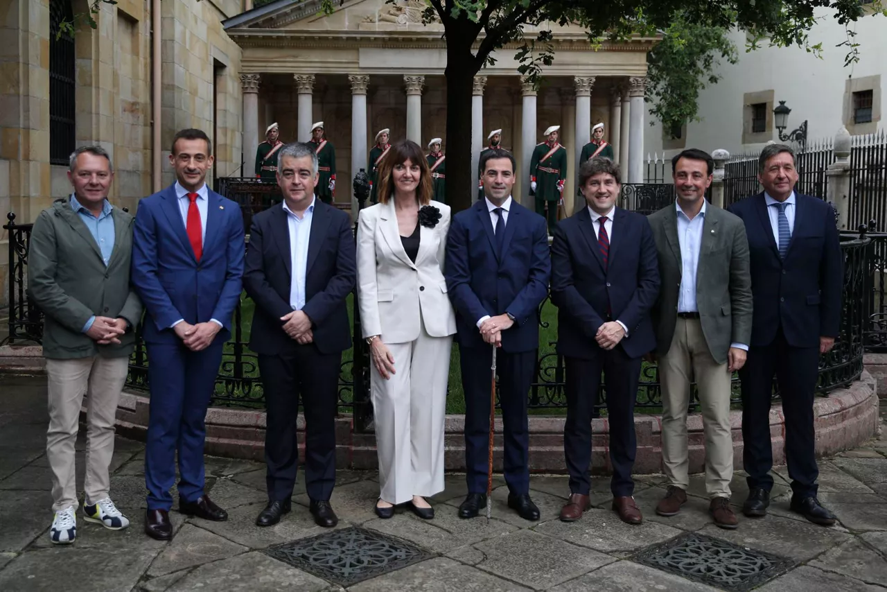 PRADALES PSEKO GOBERNU BAZKIDEEKIN EFE
