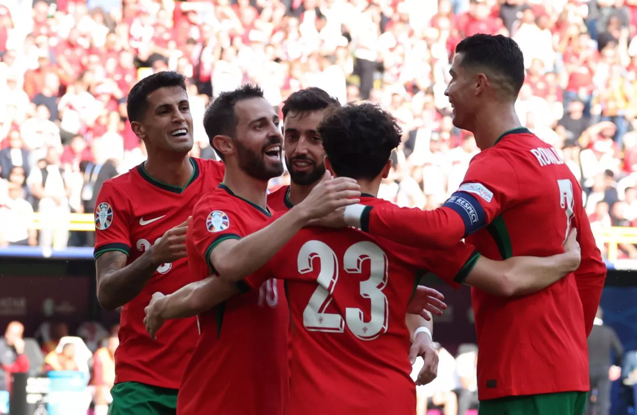 Portugaleko jokalariak Turkiari egindkao goletako bat ospatzen