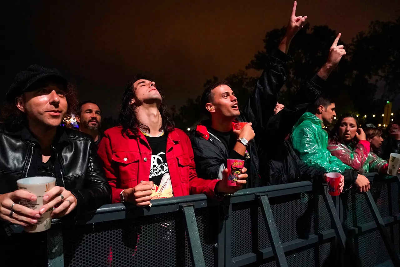 Fans rockeros disfrutan de los conciertos del azkena rock fest 2024