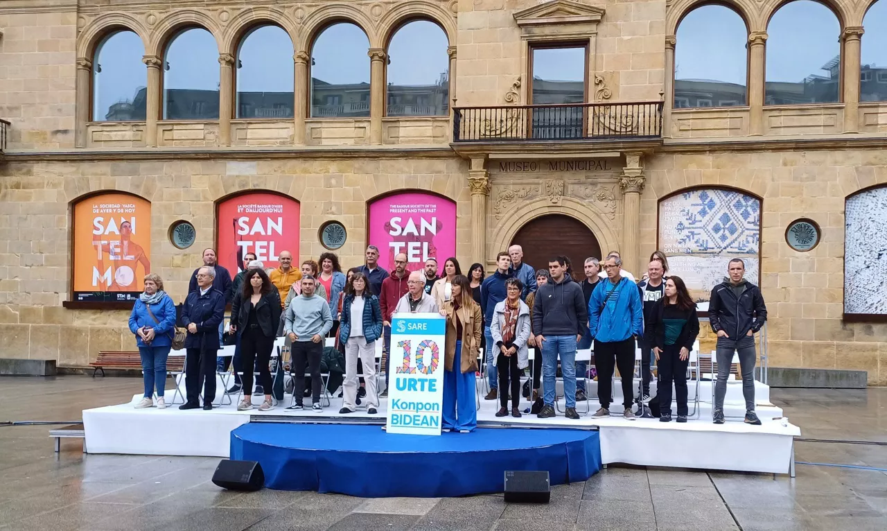 SARE plataformaren 10. urteurrena donostiako zuloaga plazan