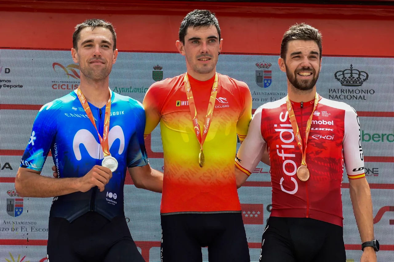 2024ko Espainiako Txapelketaren podiuma Alex Aranburu eta Oier Lazkanorekin.