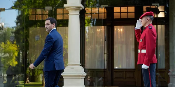  Imanol Pradales lehendakaria astearte honetan iritsi da Gasteizko Ajuria Enea Jauregira, XIII. legegintzaldiko Eusko Jaurlaritzako hamabost sailburuen kargua hartzeko ekitaldiko buru izateko.