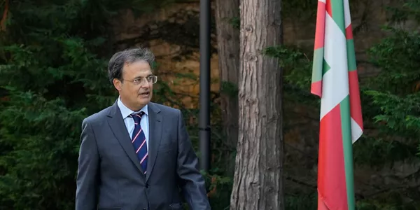 Osasun sailburu berria, Alberto Martinez Ruiz, Gasteizko Ajuria Enea Jauregian. Bertan hartu du XIII. legegintzaldiko Eusko Jaurlaritzako kargua.