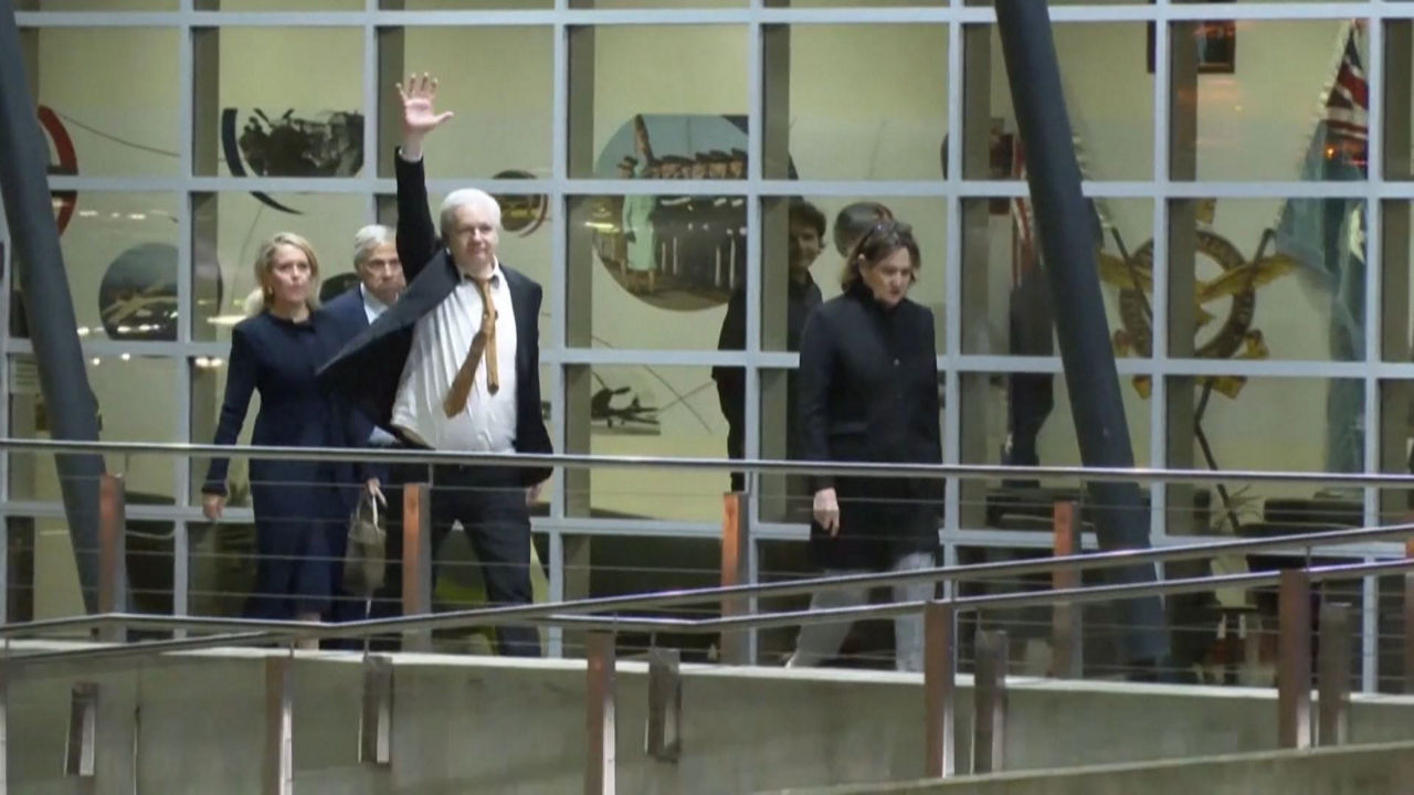 20240626131624_assange-camberrako-aireportuan_