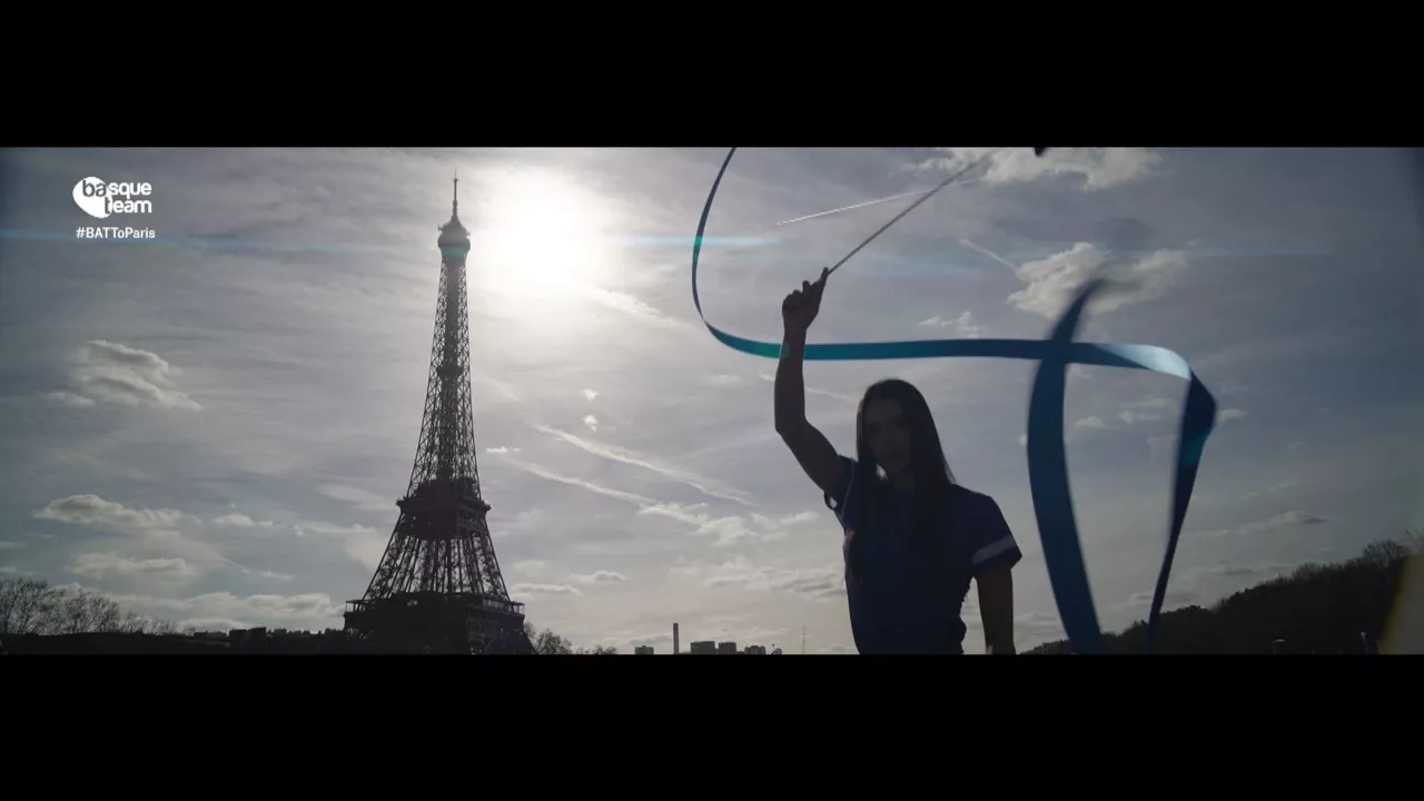 20240627170604_salma-solaun-gimnasia-erritmikoa-eiffel-dorrea_