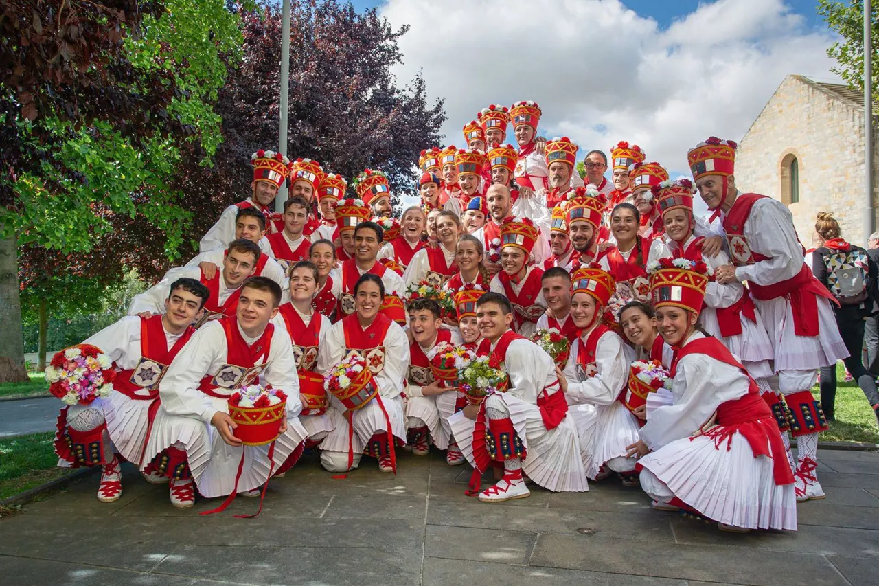 Grupo Duguna-Iruñeko dantzariak