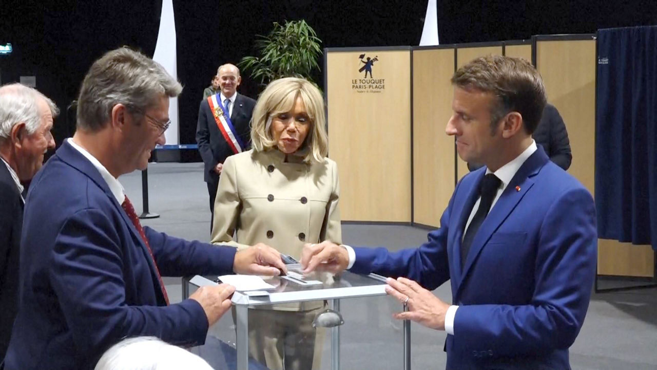 20240630143141_macron-botoa-ematen_