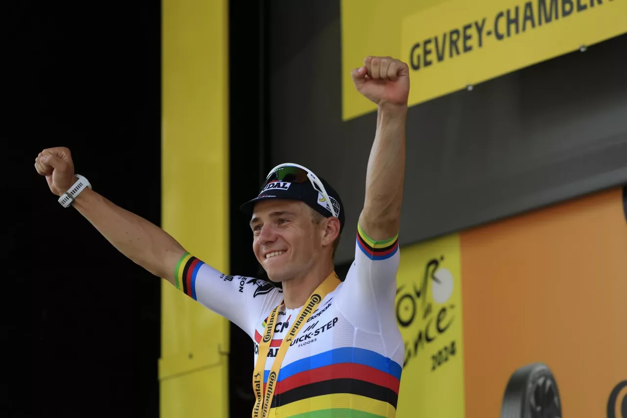 Remco Evenepoel Frantziako Tourra erlojupekoa