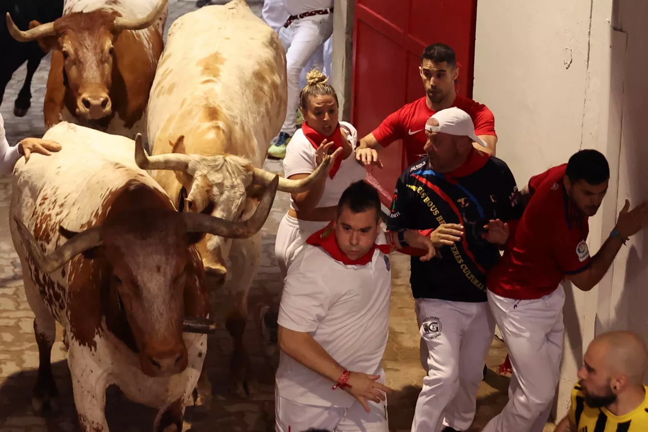 tercer-encierro-sanfermines-2024-toros-victoriano-del-rio-9-de-julio-efe-5