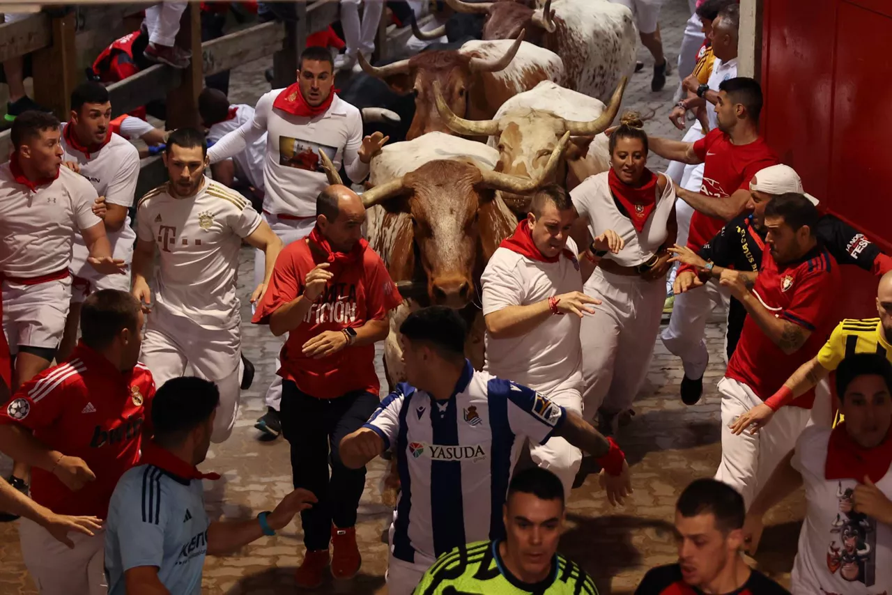 tercer-encierro-sanfermines-2024-toros-victoriano-del-rio-9-de-julio-efe-3