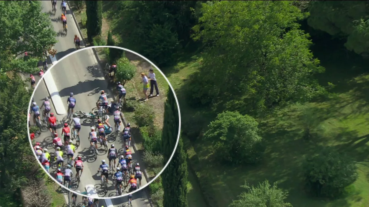 20240711170439_caida-etapa-12-tour-francia_