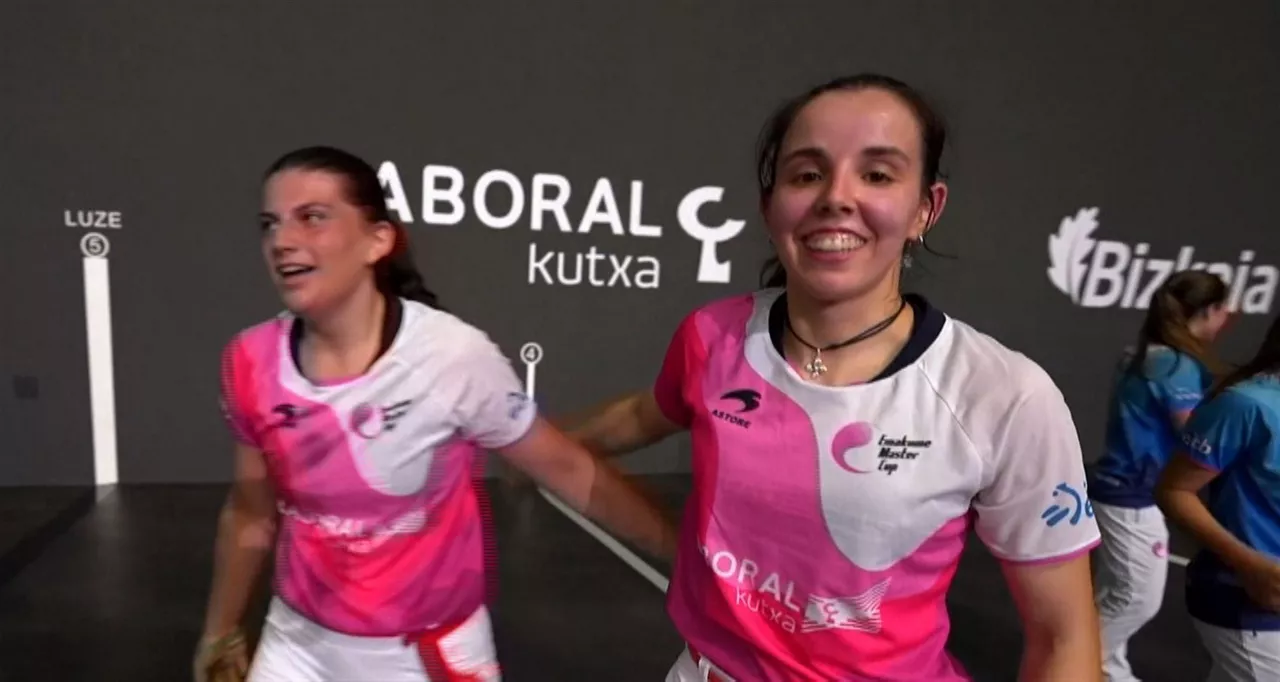 Capellan eta Arrizabalaga, pozarren, garaipena eskuratuta. Argazkia: EITB Media.