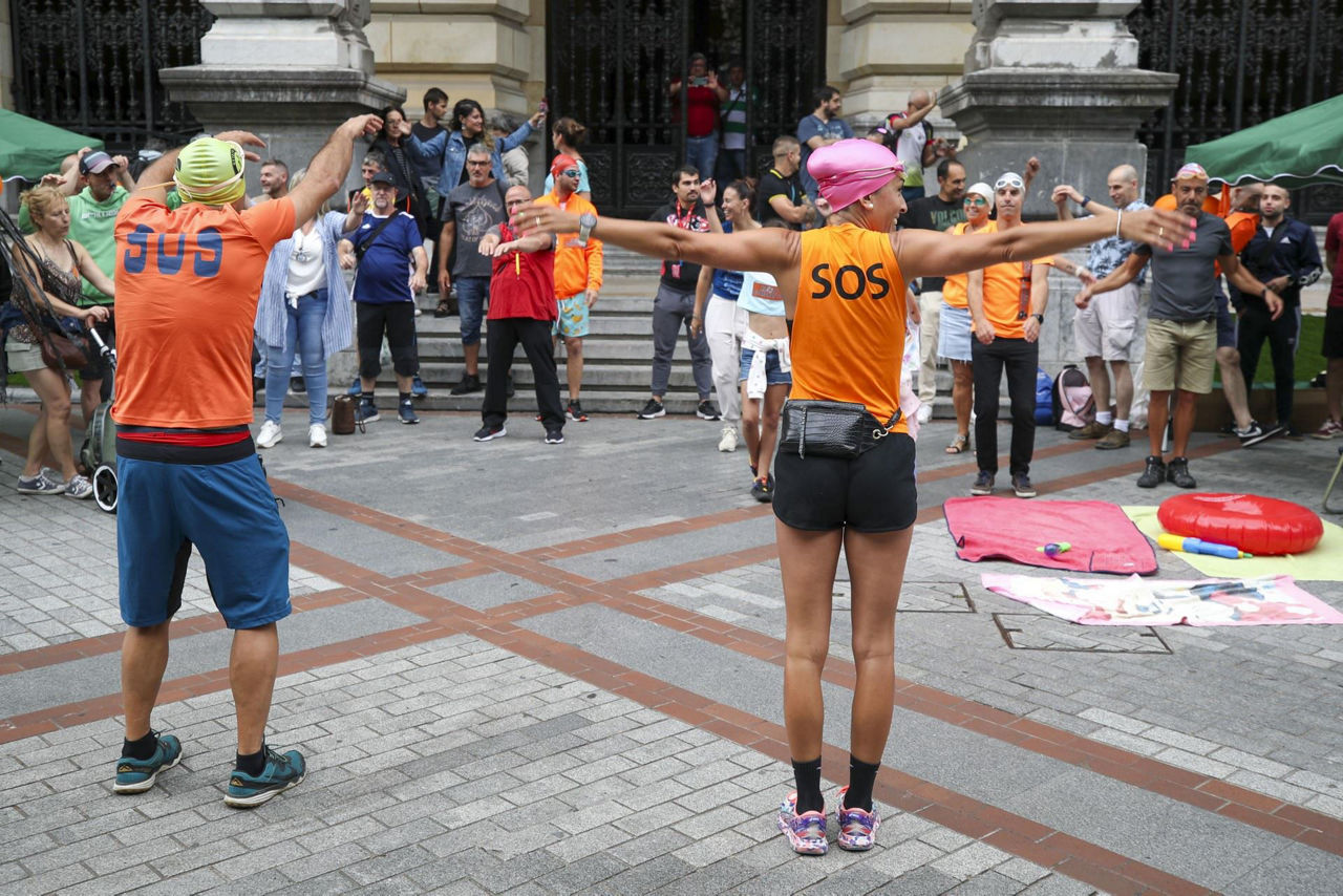 protesta huelga greba polideportivos kiroldegiak bizkaia efe