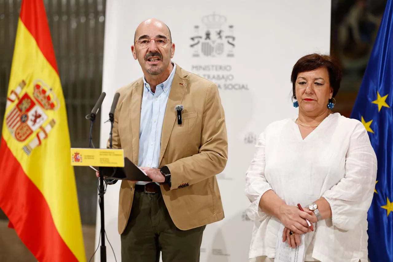 mari-cruz-vicente-fernando-lujan-CCOO-UGT-efe