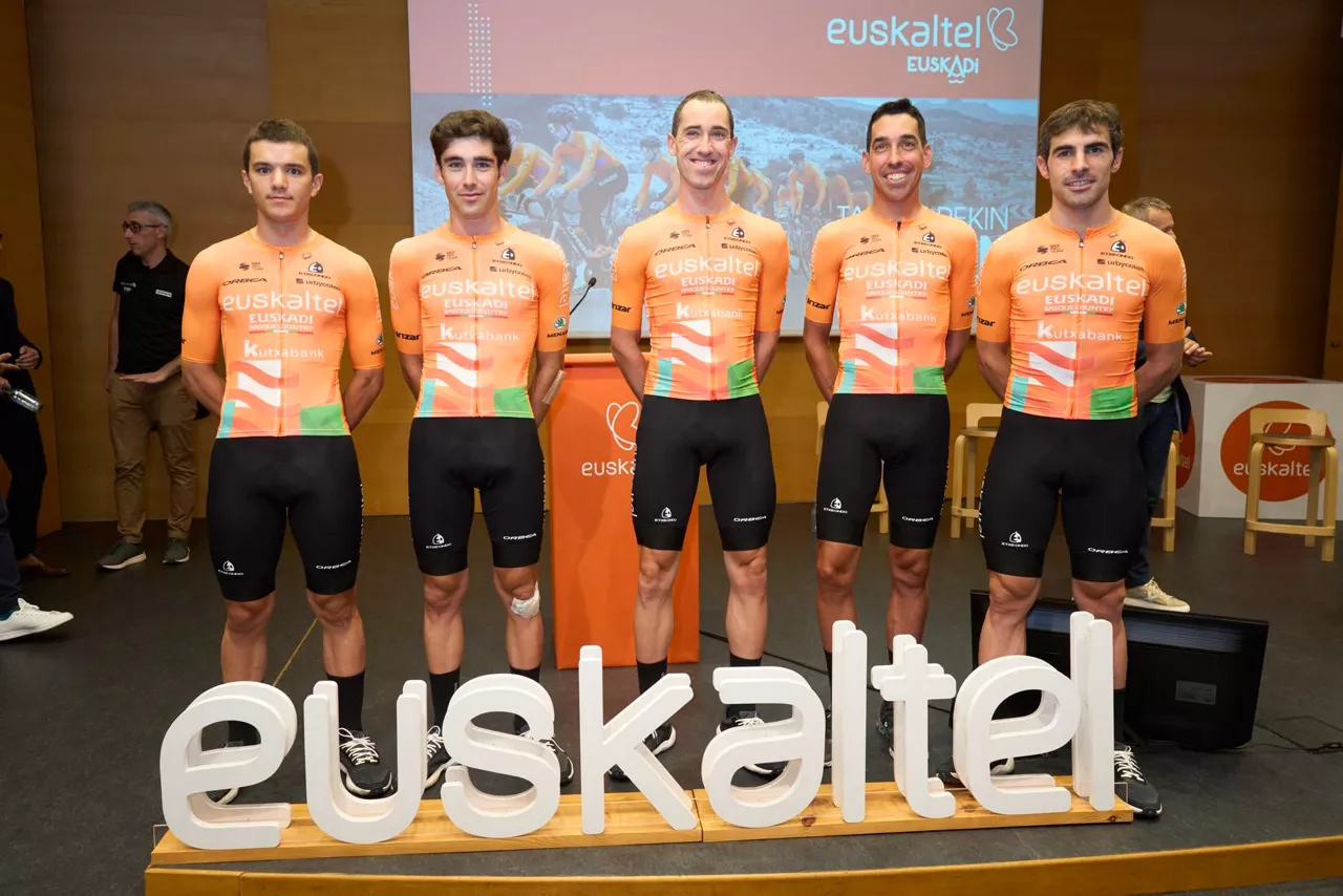 EUSKALTEL-EUSKADI_EQUIPO-VUELTA-02