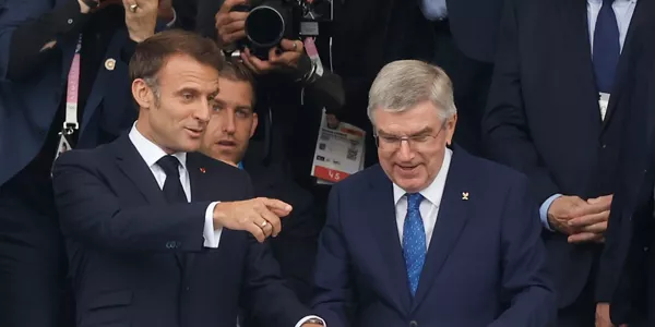 Emmanuel Macron y el presidente del COI, Thomas Bach. EFE