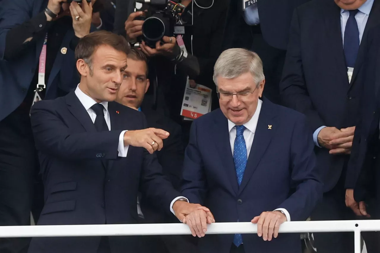 Paris Olinpiar Jokoak irekiera EFE 19 Macron eta Bach COI