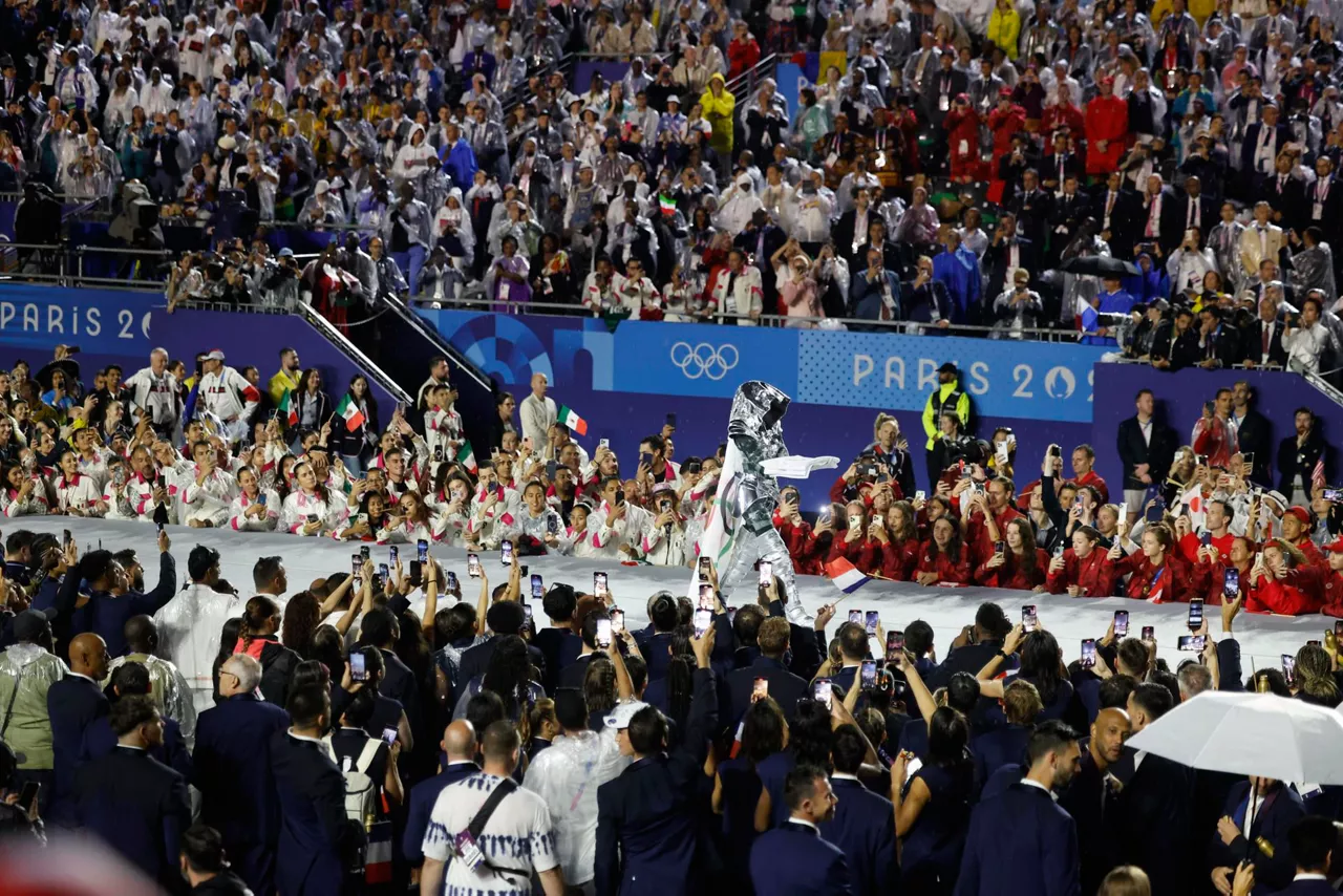 bandera-olimpica-ceremonia-inaugural-juegos-paris-efe