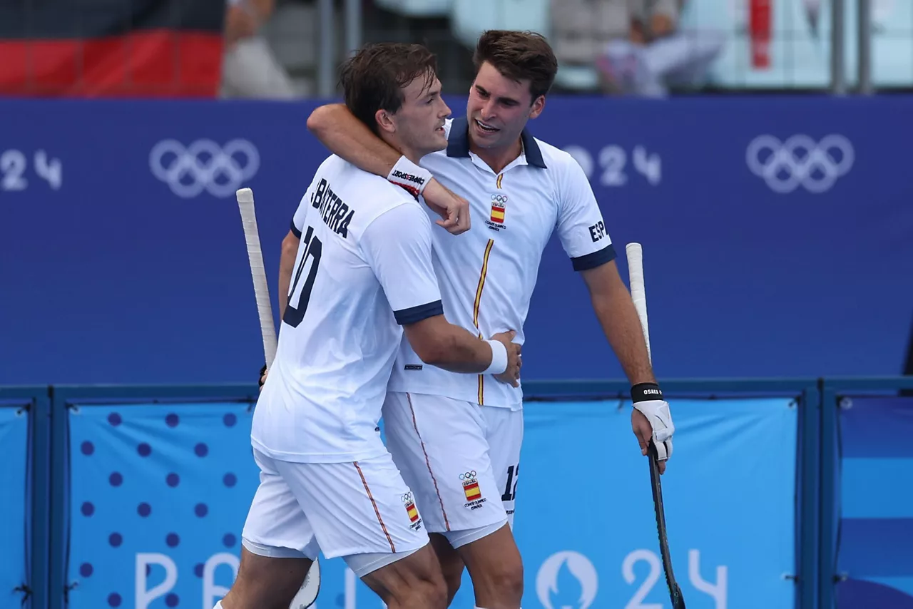 Chefo Basterra, gola taldekide batekin ospatzen